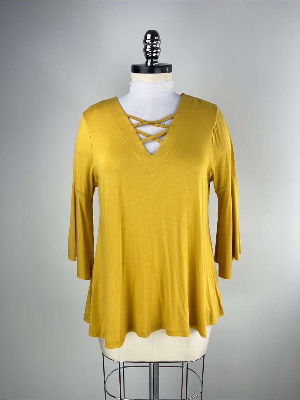💚 3875. Mustard Lattice V-Neck Women's Top